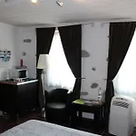 Bed & Breakfast Au Coeur Du Vignoble Sur Bursins